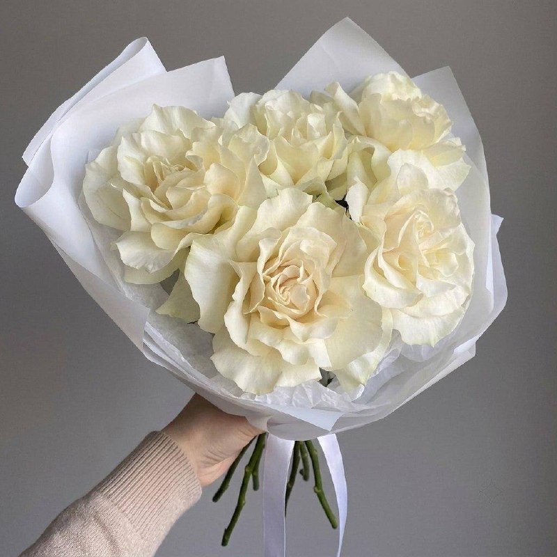 Моно-букет из белых французских роз